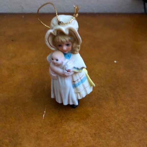 Jan Hagara Vintage Porcelain “Jenny” Ornament - Picture 3 of 5